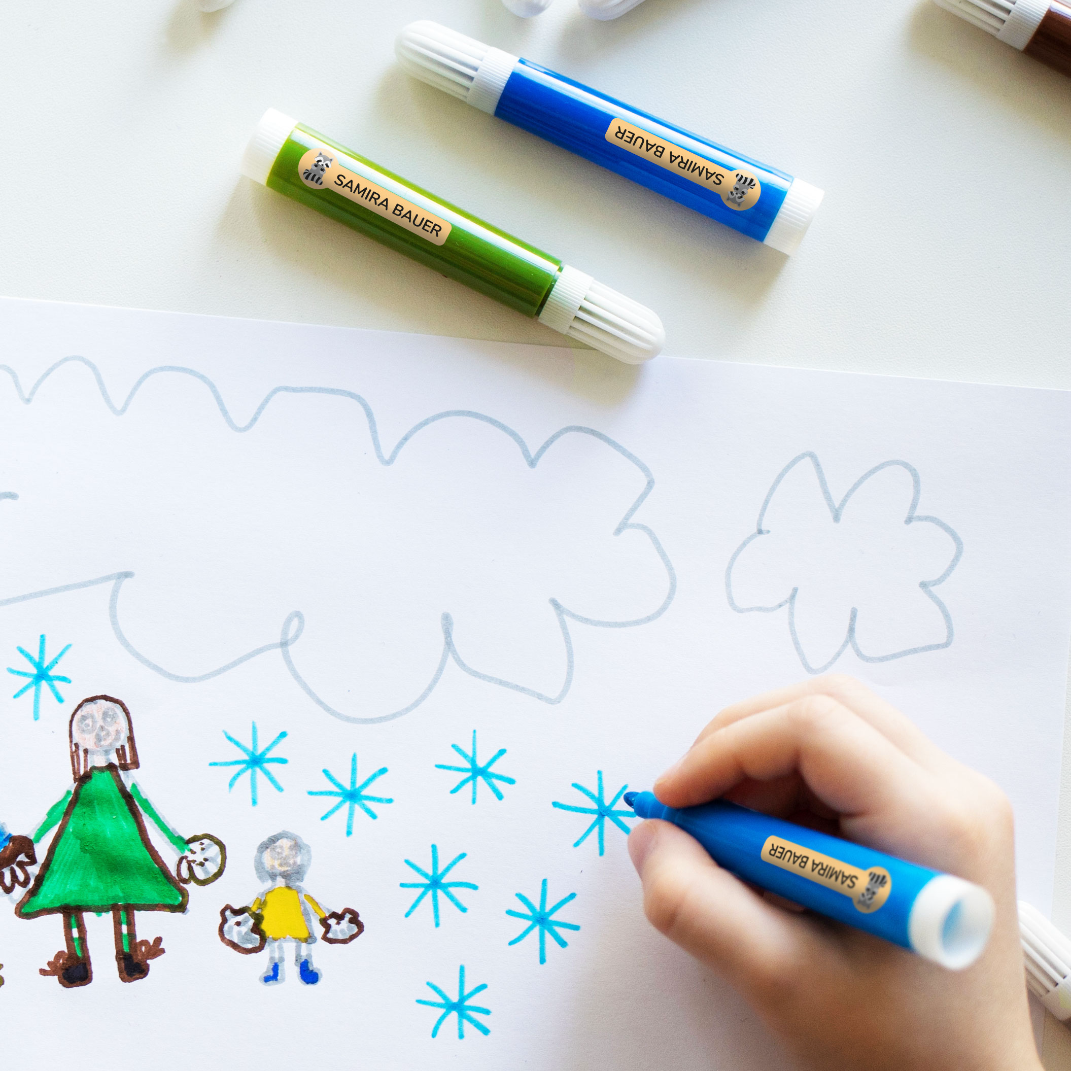 Namensaufkleber mit großem Motiv auf Schulbuch
