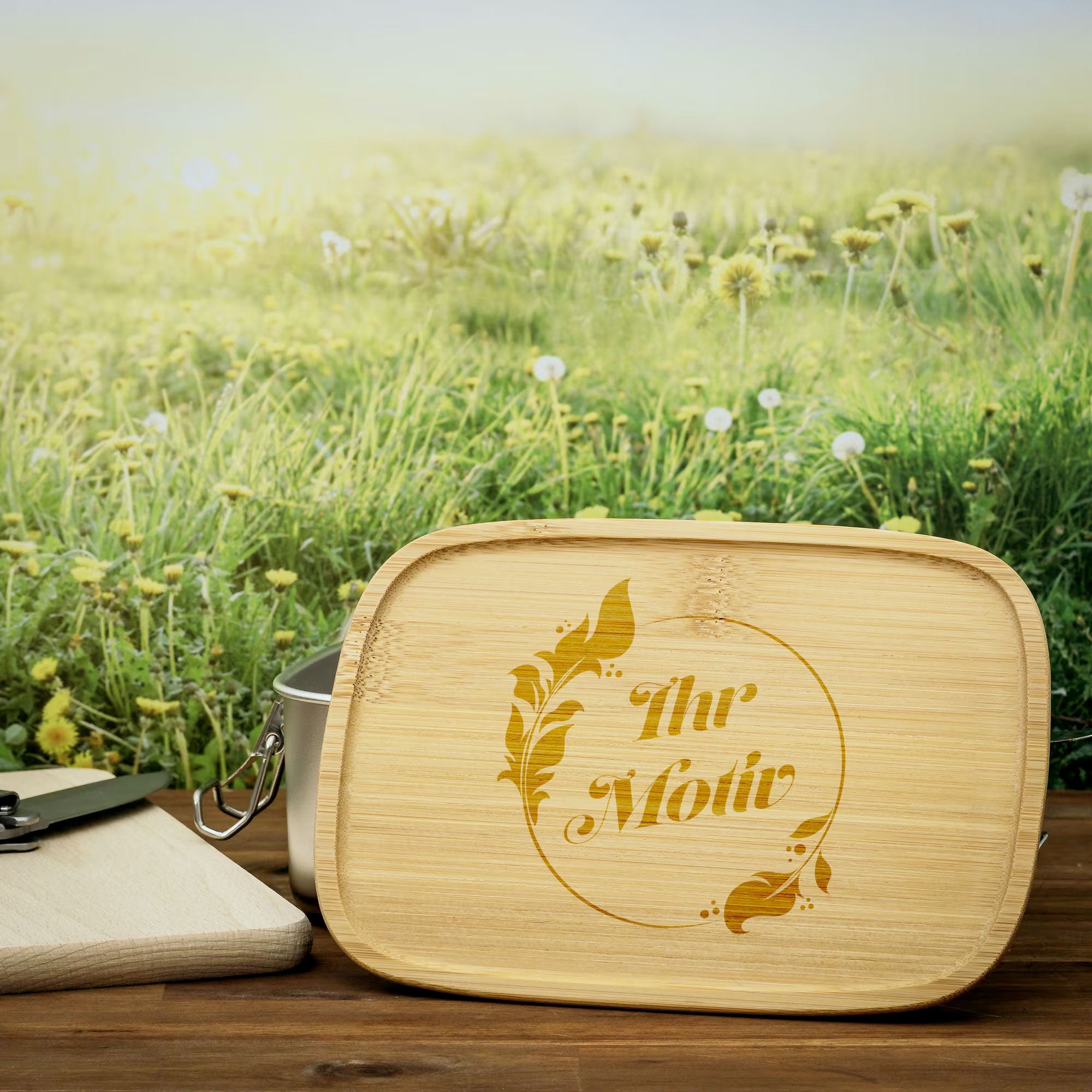 Lunchbox aus Edelstahl mit Bambusdeckel und Verschluss & inkl. individueller Gravur - kinder-druckerei.de